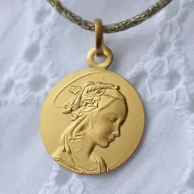 Médaille de baptême...