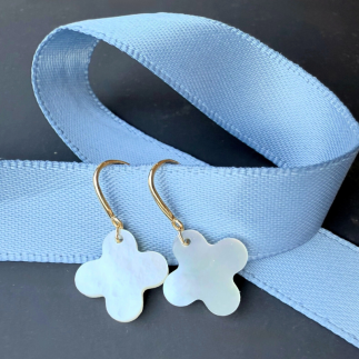 boucle d'oreilles croix romane nacre & or 18 carats